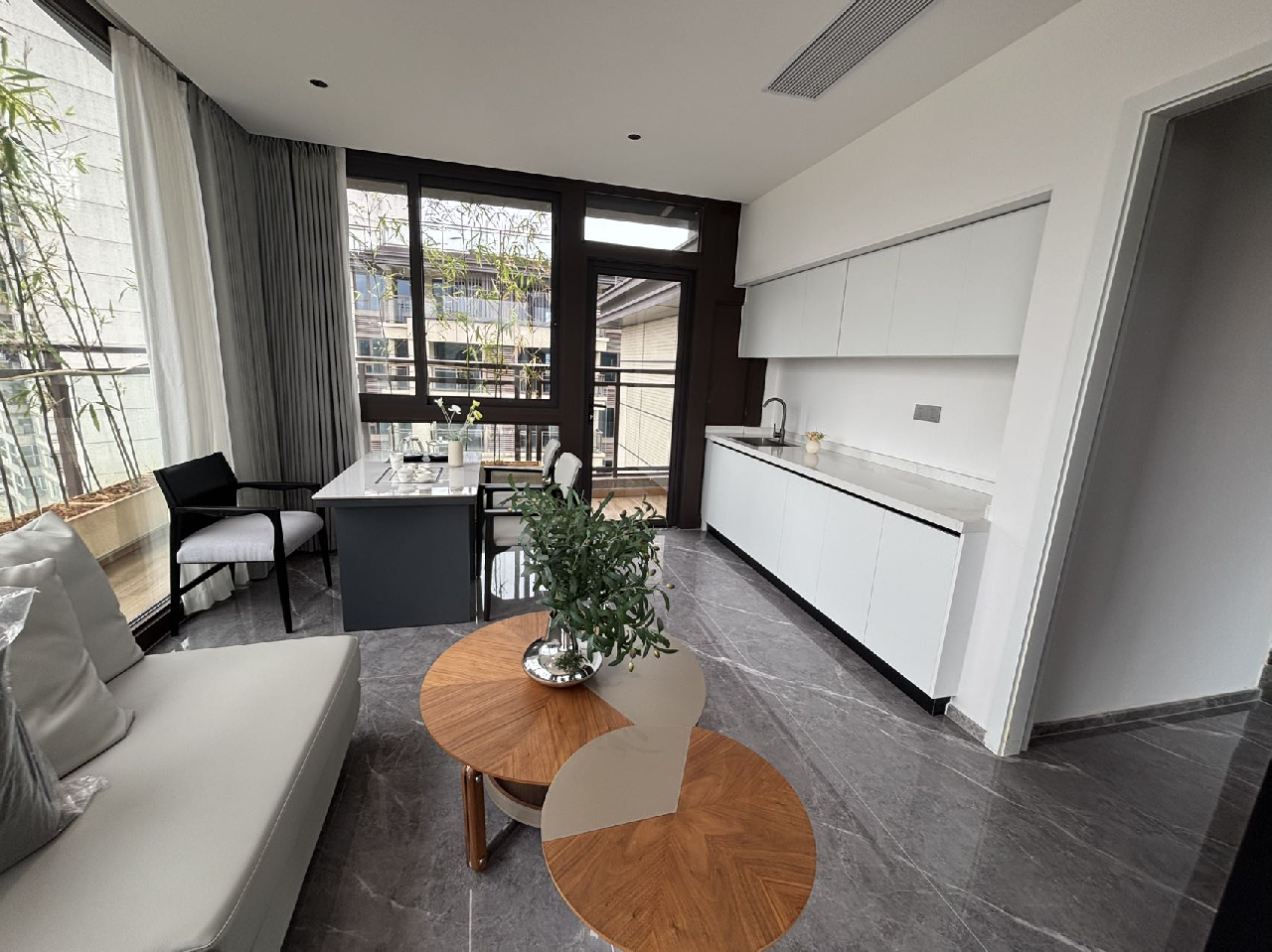 Castle Hill Luxury Home - Interior view 6, Guangzhou rental property