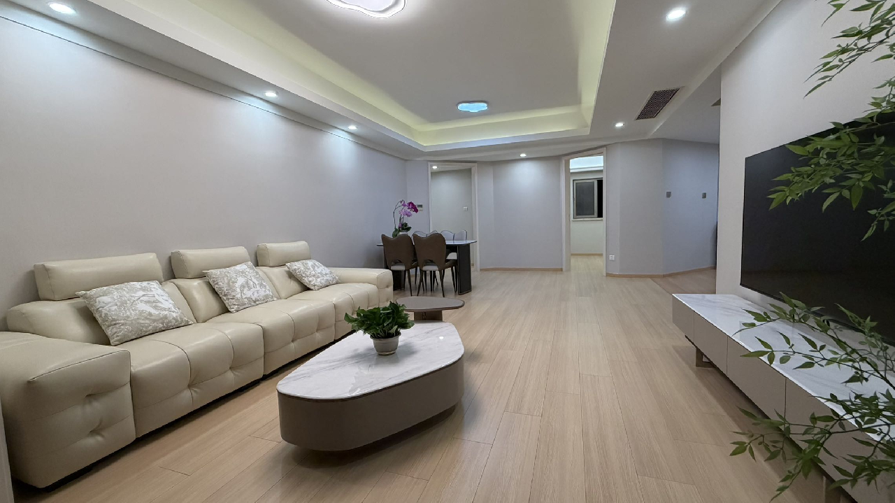 Similar property: Emperor Mansion, 3 bedrooms, 135 sqm in Guangzhou