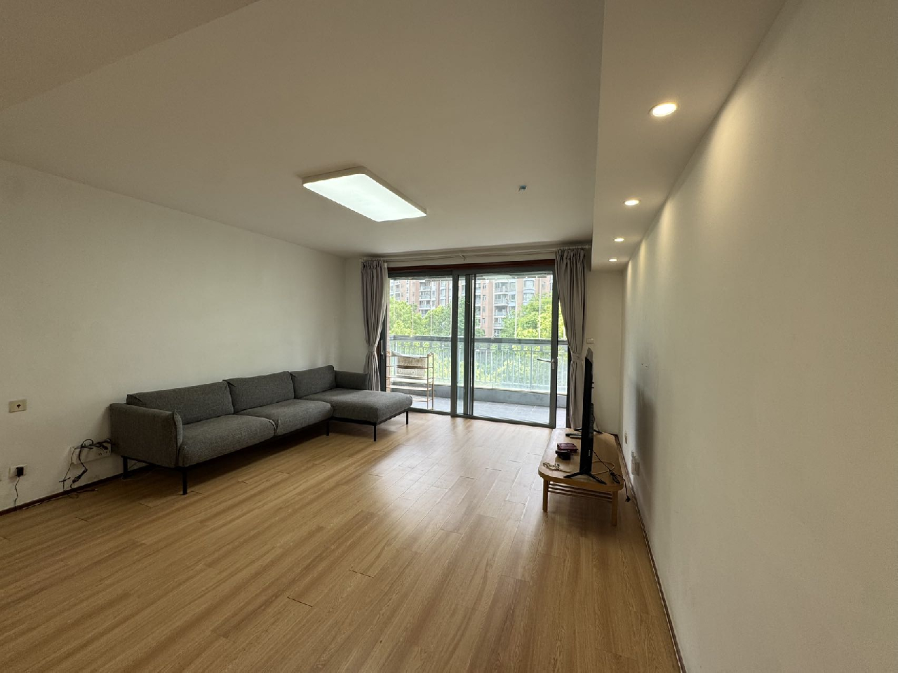 Similar property: Rich Garden, 3 bedrooms, 175 sqm in Shanghai