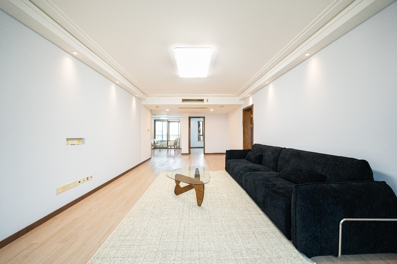 Similar property: Hongqiao Leting, 4 bedrooms, 165 sqm in Shanghai