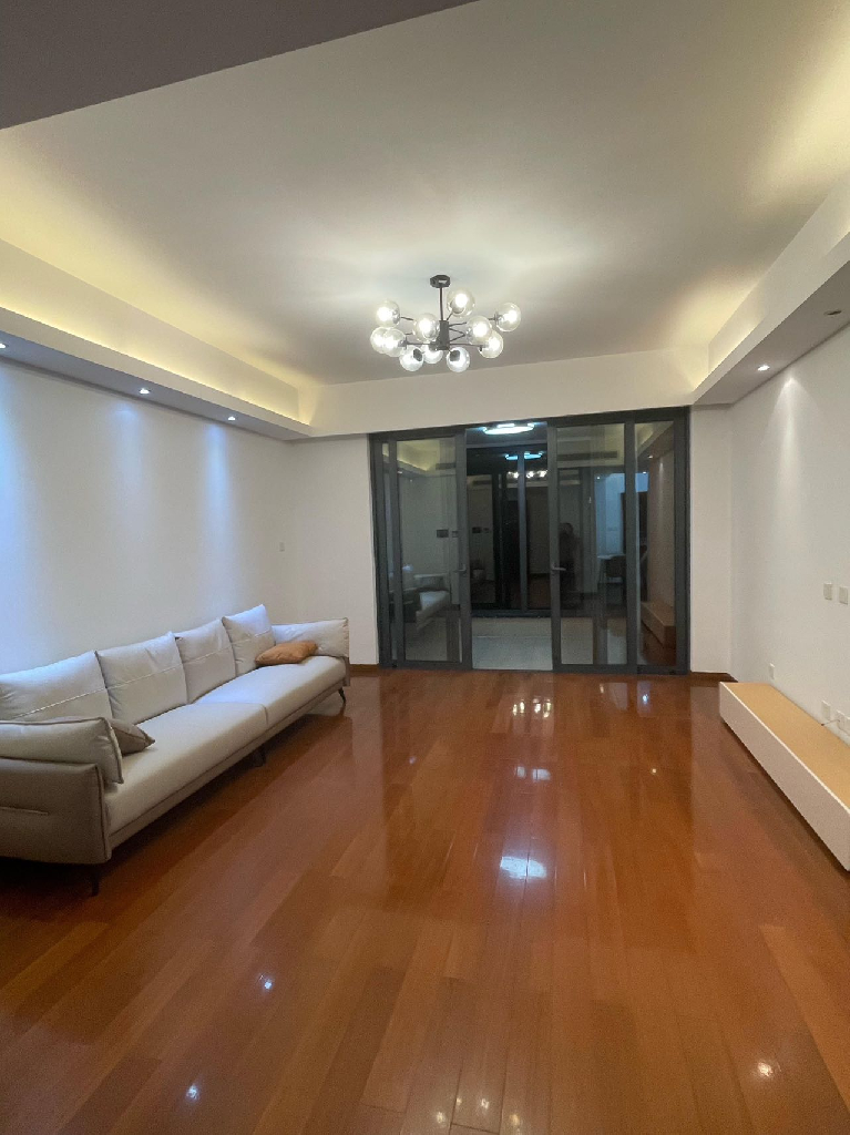 Similar property: Marina Cove Garden, 3 bedrooms, 143 sqm in Suzhou