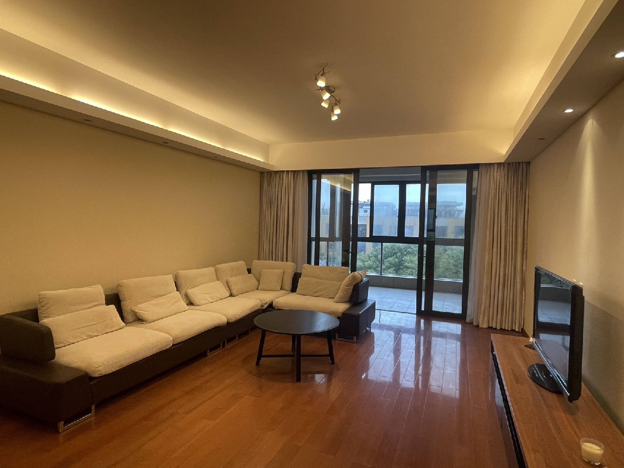 Similar property: Marina Cove Garden, 3 bedrooms, 178 sqm in Suzhou