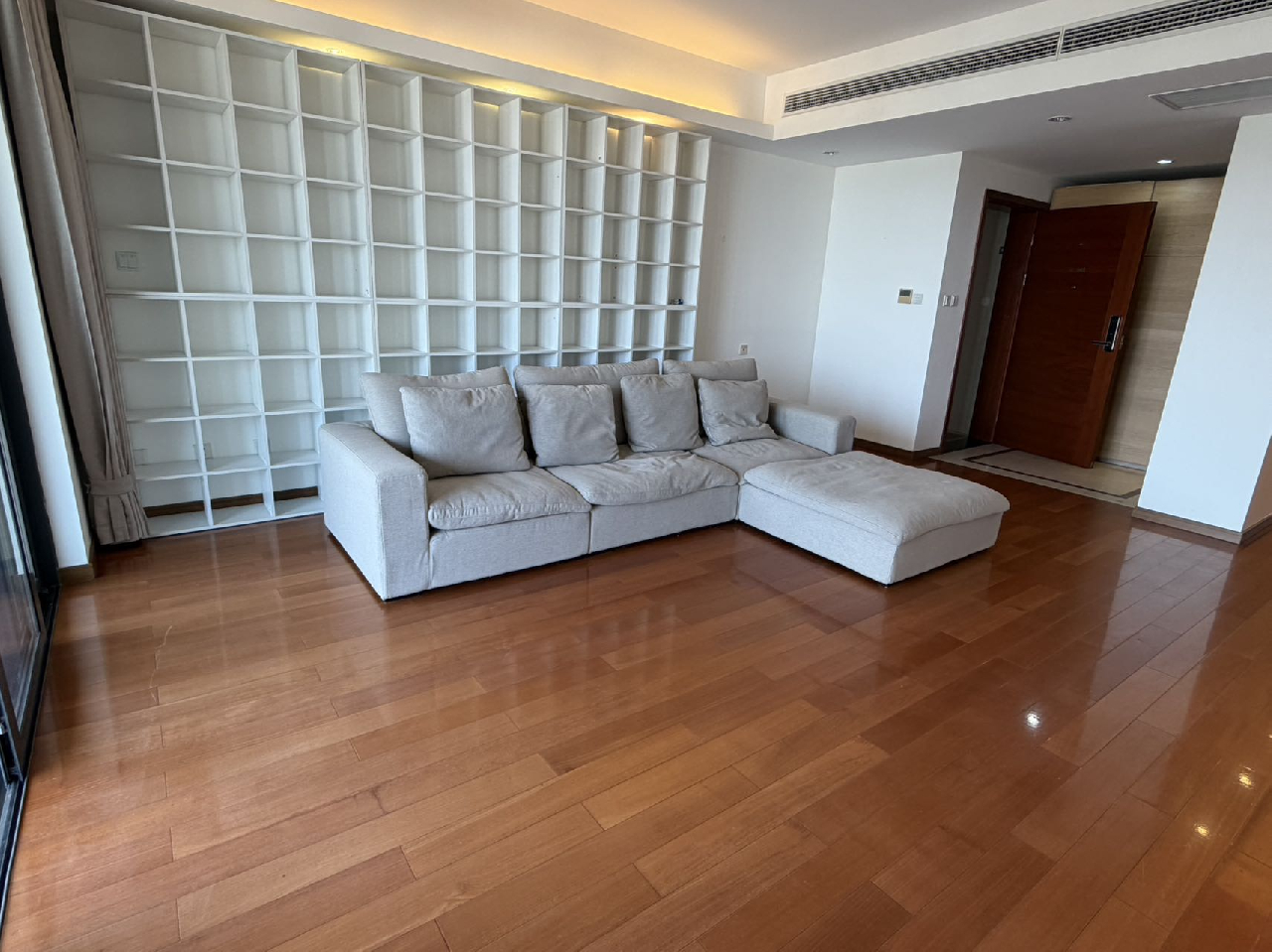 Similar property: Marina Cove Garden, 4 bedrooms, 230 sqm in Suzhou