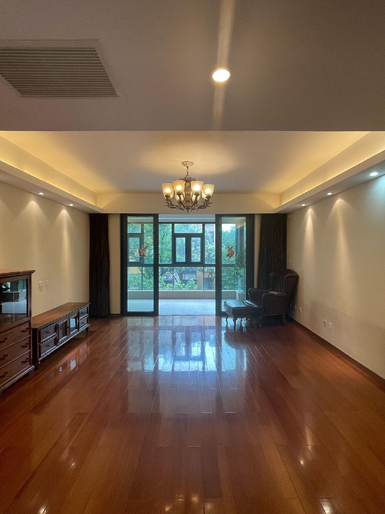Similar property: Marina Cove Garden, 4 bedrooms, 230 sqm in Suzhou