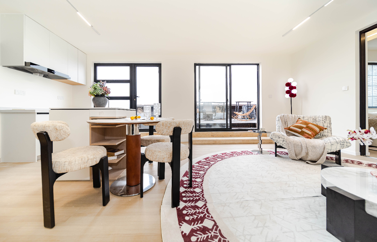 Similar property: Changzhi Apartment, 2 bedrooms, 168 sqm in Shanghai