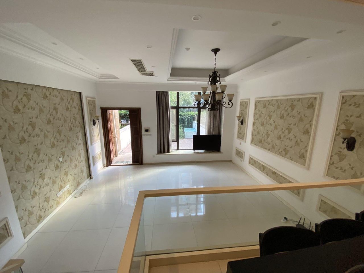Similar property: Royal Lakefront Mansion, 4 bedrooms, 235 sqm in Suzhou
