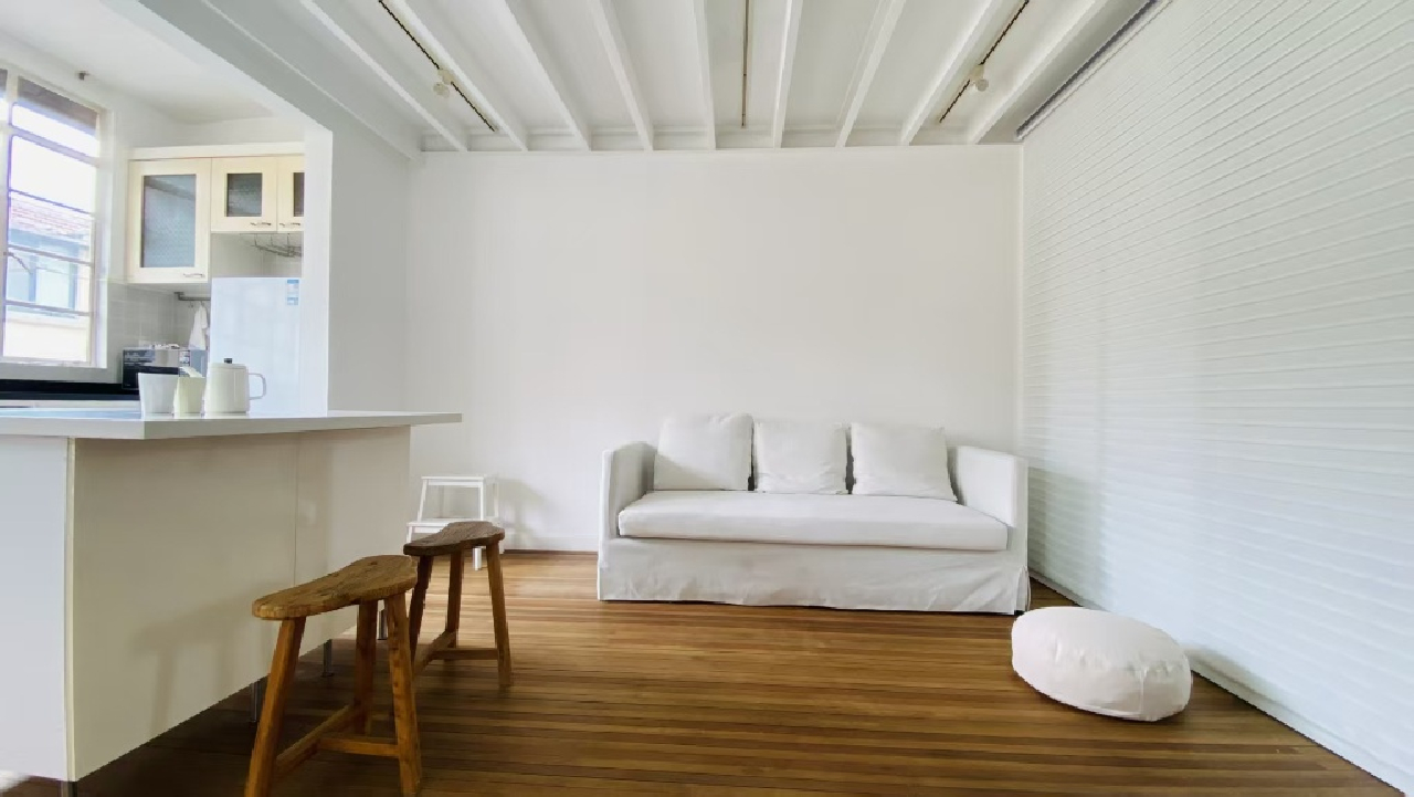 Similar property: Lane 1-1000 Nanchang Road Old House, 2 bedrooms, 90 sqm in Shanghai