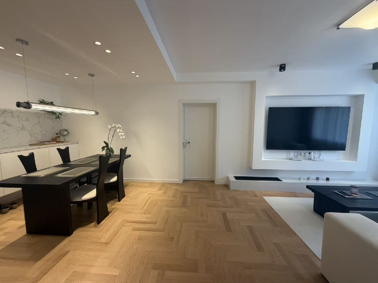 Similar property: Ruijin Garden, 2 bedrooms, 100 sqm in Shanghai