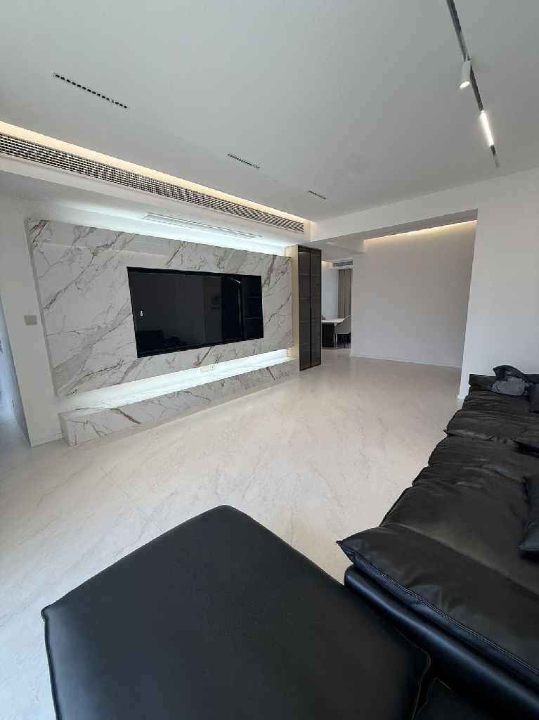 Similar property: Above The Bund, 3 bedrooms, 164 sqm in Shanghai