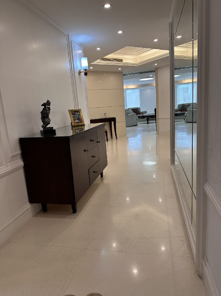 Similar property: De Oriental London, 3 bedrooms, 265 sqm in Shanghai
