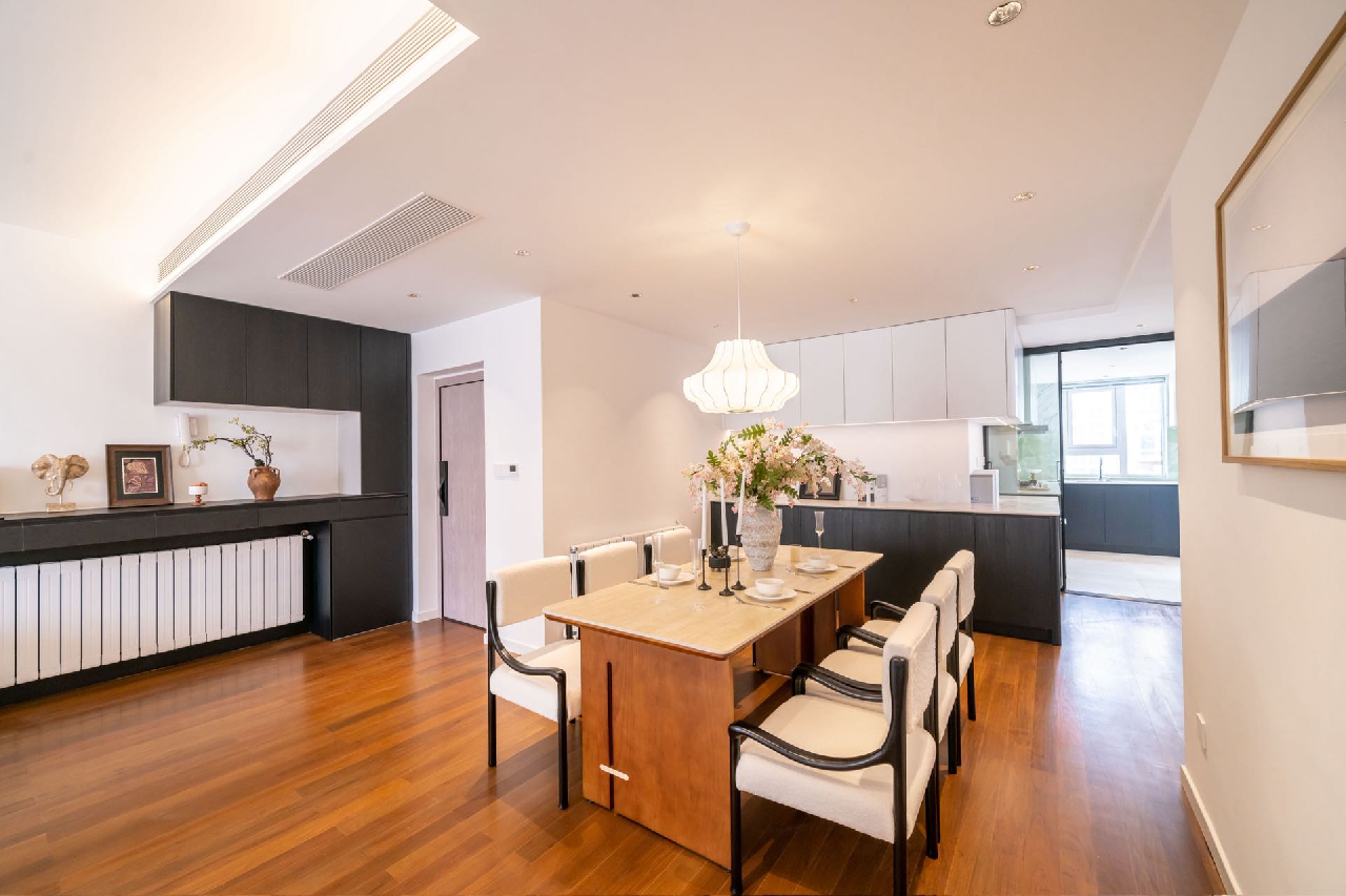 Similar property: Zhongshan Apartment, 3 bedrooms, 150 sqm in Shanghai
