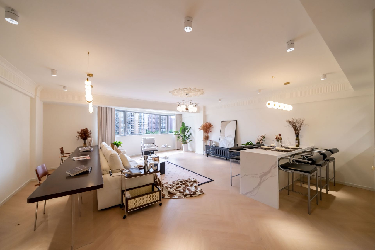 Similar property: De Oriental London, 4 bedrooms, 260 sqm in Shanghai