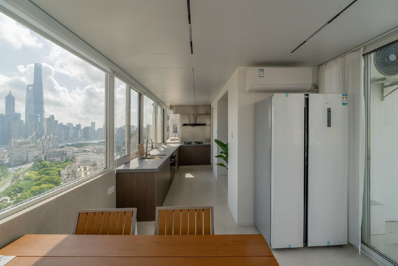 Same compound: East Huaihai Apartment, 2 bedrooms in Shanghai