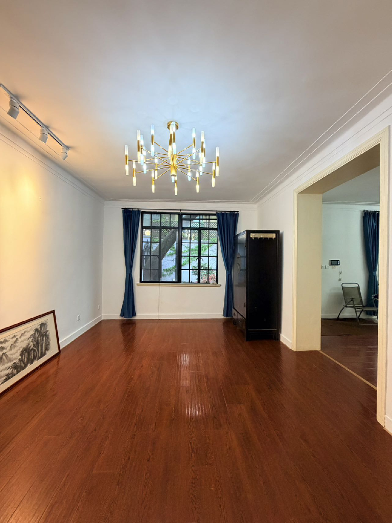 Same compound: Lane 1-1000 North Shanxi Road Old House, 6 bedrooms in Shanghai