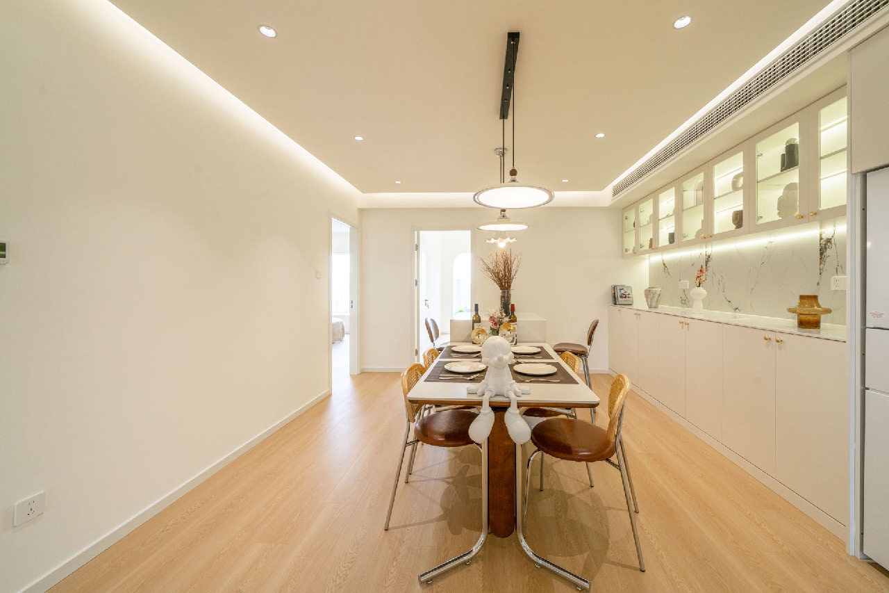 Similar property: HuiCui Garden, 4 bedrooms, 205 sqm in Shanghai