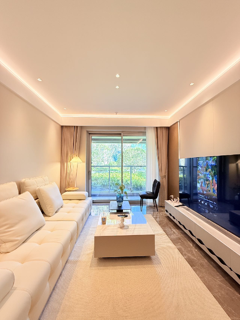 Similar property: Pinzun International, 4 bedrooms, 140 sqm in Shanghai