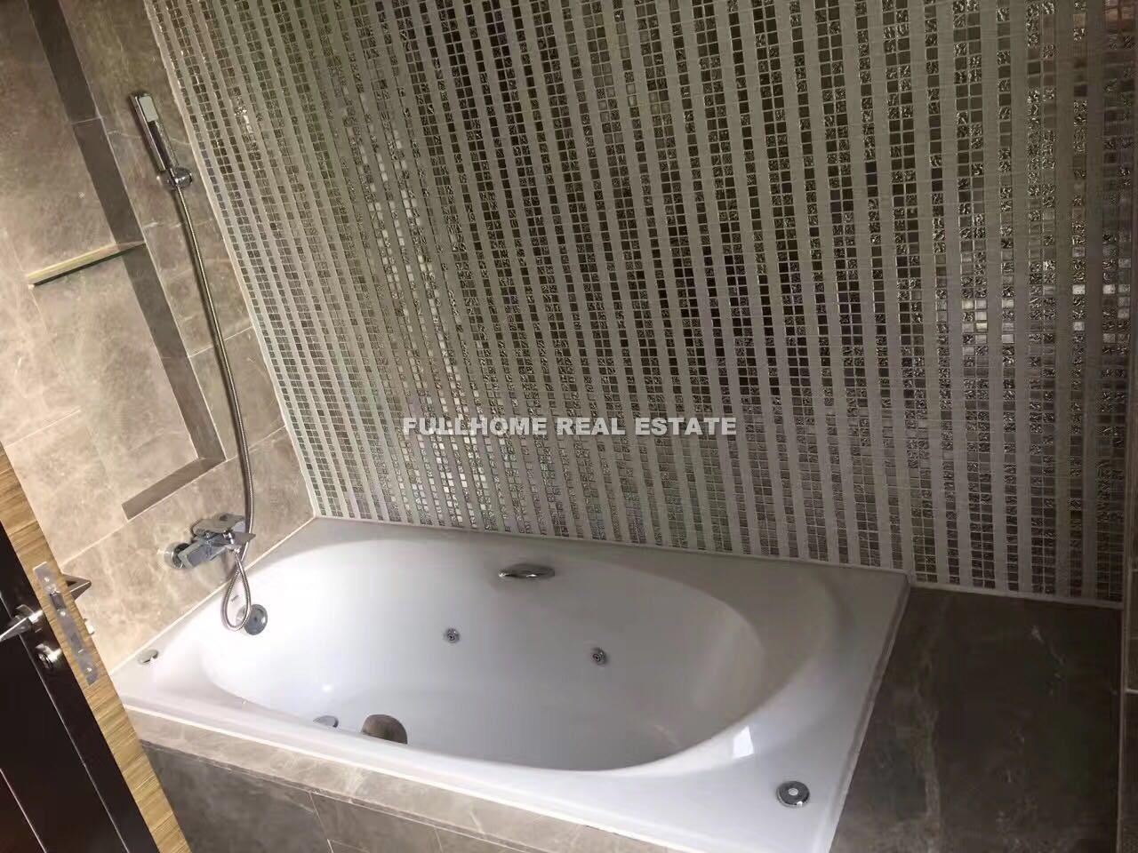 Rainbow New City - 4 bedroom apartment in Shanghai, Hongko and Yangpu, Downtown