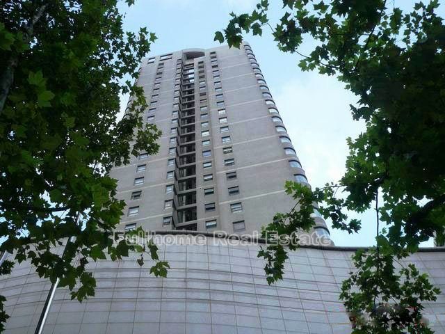 Gallery Tower - 2 bedroom apartment in Shanghai, Xujiahui, Downtown
